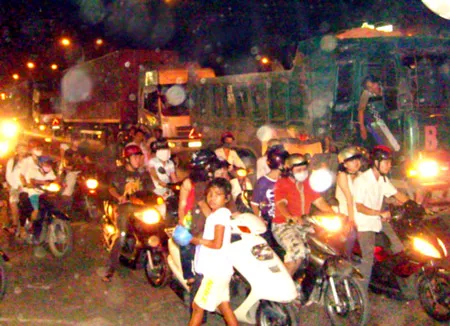 Xe tải vẫn vào nội thành trước giờ quy định