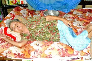 Gia đình có ba người bệnh nặng