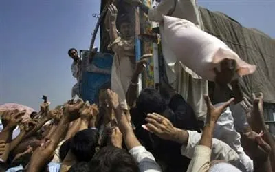 Chen nhau nhận trợ cấp cho tháng Ramadan