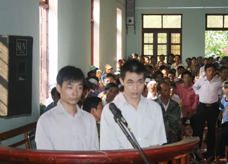 Xét xử vụ chìm đò làm 42 người chết ở Quảng Bình: Đề nghị xem xét giảm nhẹ tội trạng đối với hai bị can