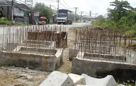 “Bãi chông” bên đường