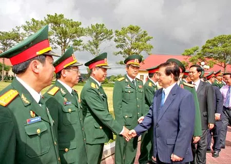 Chủ tịch nước Nguyễn Minh Triết thăm Học viện Lục quân Đà Lạt.