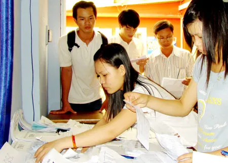 Xét tuyển nguyện vọng 2: Nhà trường “làm khổ” thí sinh