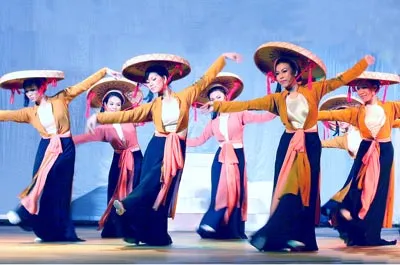 Vũ đoàn - không chỉ múa minh họa