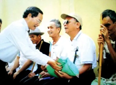 Điểm tựa của người mù nghèo