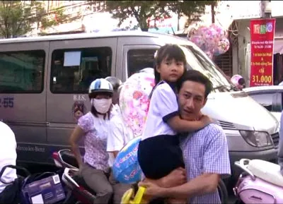 Hôm qua, 5-9: Rộn rã khai trường ảnh 3