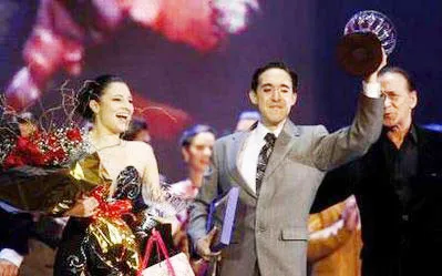 Cặp đôi người Argentina Jonathan Spitel (phải) và Betsabet Flowers (trái).