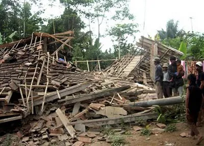 Nhà cửa đổ nát ở quận Tasikmalaya, Tây Java