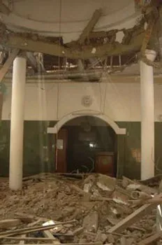 Một nhà thờ ở làng Cisaat thuộc tây Java cũng bị hư hại nặng