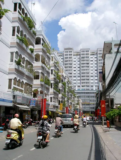 Khu phố khang trang trên đường Tân Vĩnh phường 6 quận 4