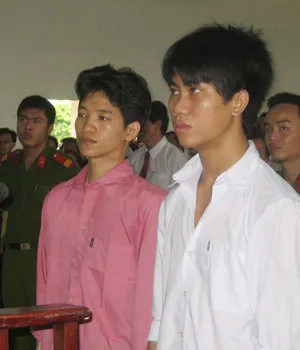 Xét xử hai kẻ giết hại dã man tài xế taxi cướp tài sản