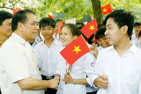 Học sinh cả nước bước vào năm học mới