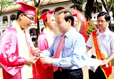 Hôm qua, 5-9: Rộn rã khai trường