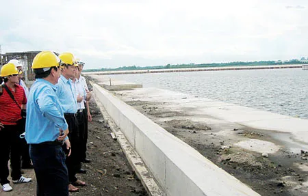 Nhà máy nước Kênh Đông - Có nước, thiếu ống