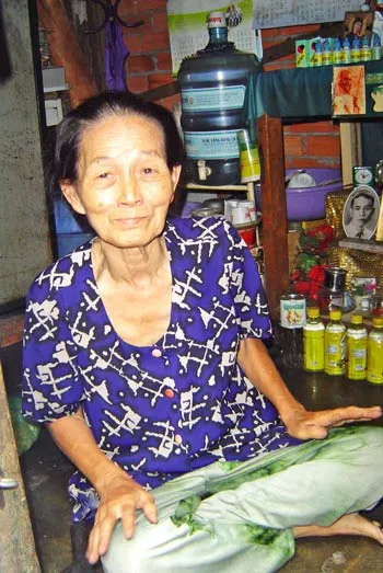 Cụ bà trong căn nhà hơn 2m²