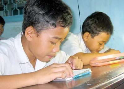 Học sinh Trường PTĐB Nguyễn Đình Chiểu khát khao con chữ học hòa nhập.