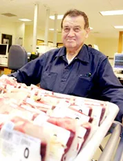 Mỹ: Công dân 75 tuổi hiến hơn 150 lít máu