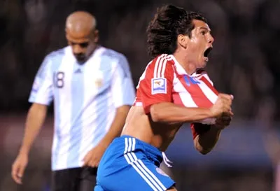 Niền vui của Valdez khi ghi bàn cho tuyển Paraguay