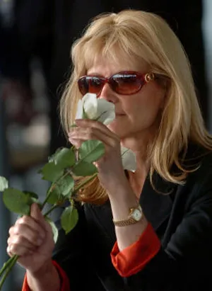 Sari Weatherwax - Tiếp viên hàng không hãng United tưởng nhớ 16 đồng nghiệp đã hy sinh