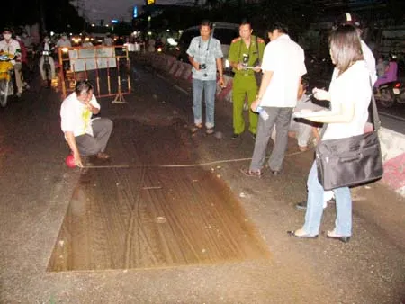 TPHCM: Hai công nhân chết ngạt trong ống cấp nước