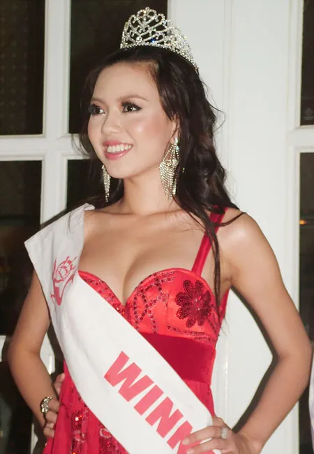 Vũ Hoàng Điệp đăng quang Nữ hoàng sắc đẹp Quốc tế vào tháng 8 -2009