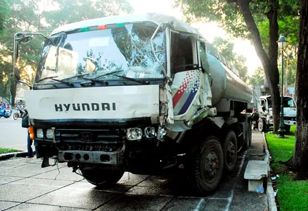 Tài xế xe bồn chưa ra trình diện cơ quan điều tra.