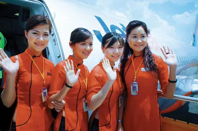 Tiếp viên của Jetstar Pacific (Việt Nam) được trang bị đồng phục của Jetstar Airways (Australia). Ảnh: Việt Dũng