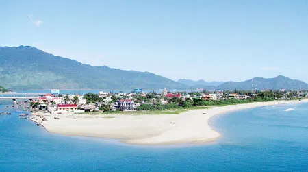 Thừa Thiên-Huế: Vịnh đẹp thế giới đang… ô nhiễm