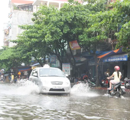 Thành phố Thái Bình mưa ngập nặng