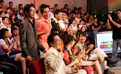 Chương trình truyền hình Cầu Vồng (VTV6) thu hút nhiều bạn trẻ theo dõi, tham gia.