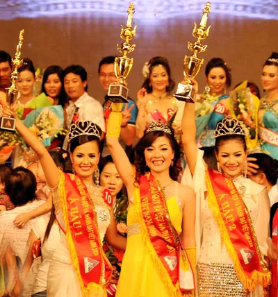 Hoàng Thị Yến đăng quang