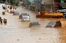 Đường phố Marikina, phía Đông Manila ngập trong nước