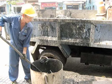 Bùn hầm cầu đang đổ vào đâu?