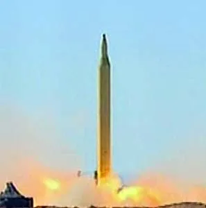 Iran thử thành công tên lửa tầm trung và tầm xa