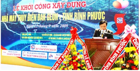 Ông Nguyễn Đình Hiền CTHĐQT - TGĐ Công ty phát biểu tại buổi lễ