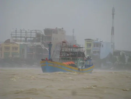 Miền Trung trong mưa bão