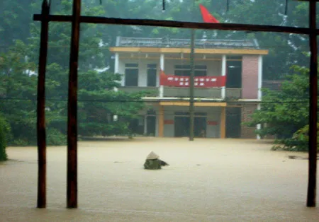 Mưa to, lũ lên nhanh, ngập nhiều nơi tại Quảng Bình