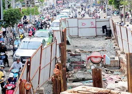 Kẹt xe ngày càng trầm trọng ở TPHCM - Bài 2: Vì đâu nên nỗi?