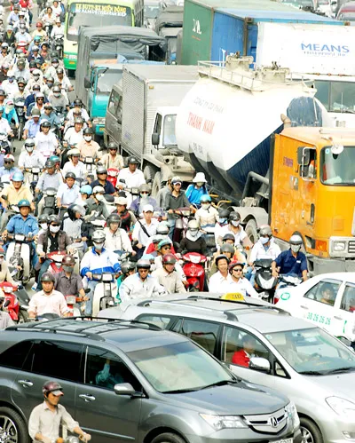 Kẹt xe ngày càng trầm trọng ở TPHCM - Bài 3: 10 giải pháp