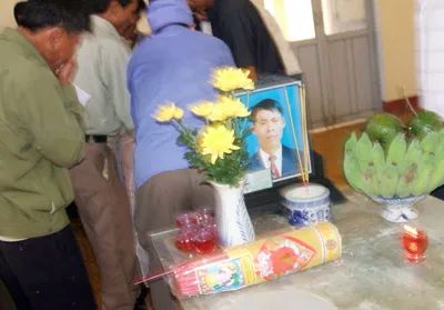 Lâm trường Buôn Ya Wầm tổ chức mai táng anh Phan Quốc Tán tại Bệnh viện Đa khoa Đắc Lắc