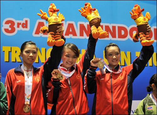 Vietnam was successful with trio Mai Phuong (C), Thuy Vy (L) and Phuong Giang who won gold medal in taolu, wushu. (Photo: VOV)