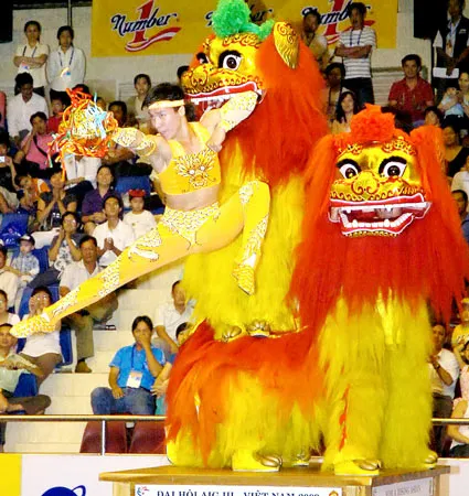 Màn biểu diễn múa sư tử của các VĐV Việt Nam.