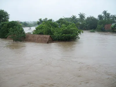 Nhà dân ở Bến Mộng (Ayun Pa) ngập chìm trong nước lũ