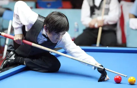 Đặng Đình Tiến trong trận bán kết Carom 1 băng.