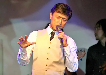 Ca sĩ Tuấn Ngọc: Khó khăn với mình để cầu tiến