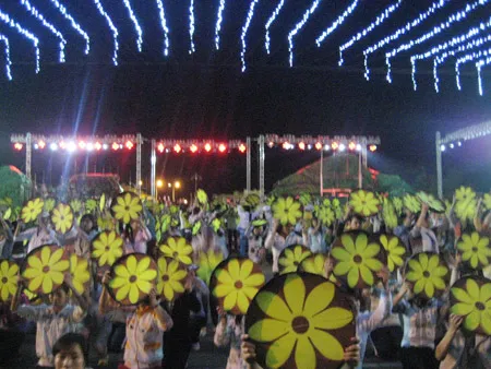 Tập dượt màn đồng diễn cho lễ khai mạc Festival Cồng chiêng