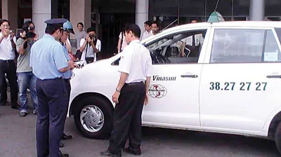 Lại “nóng” chuyện taxi: Hạn chế hay chấn chỉnh?