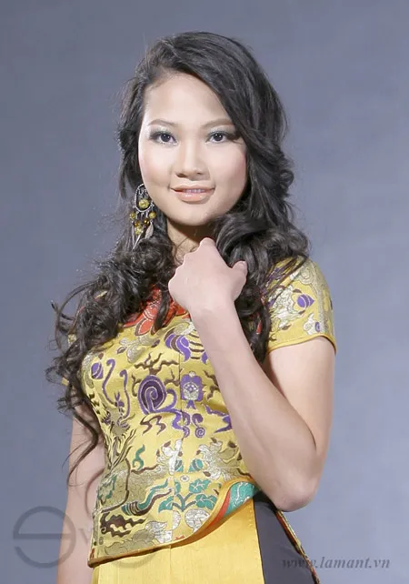 Những bộ áo dài mà Quỳnh sẽ mặc trong cuộc thi Hoa hậu Quốc tế 2009 tại Trung Quốc