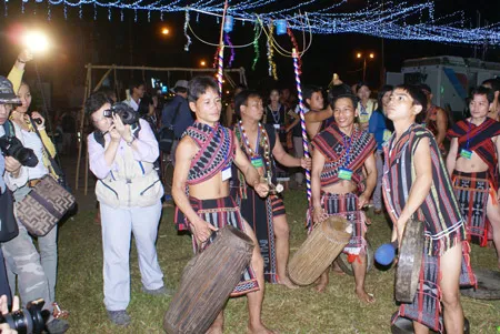 Festival cồng chiêng quốc tế năm 2009 tại Gia Lai thu hút gần 500 phóng viên đến tác nghiệp