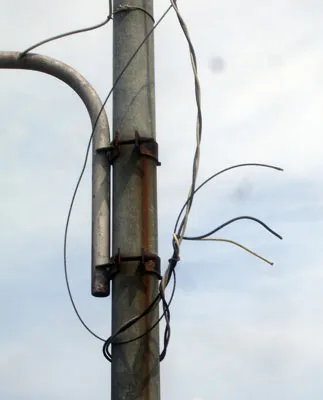 Quận 9 (TPHCM): Báo động nạn trộm dây điện chiếu sáng